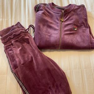 Selling a fila tracksuit!